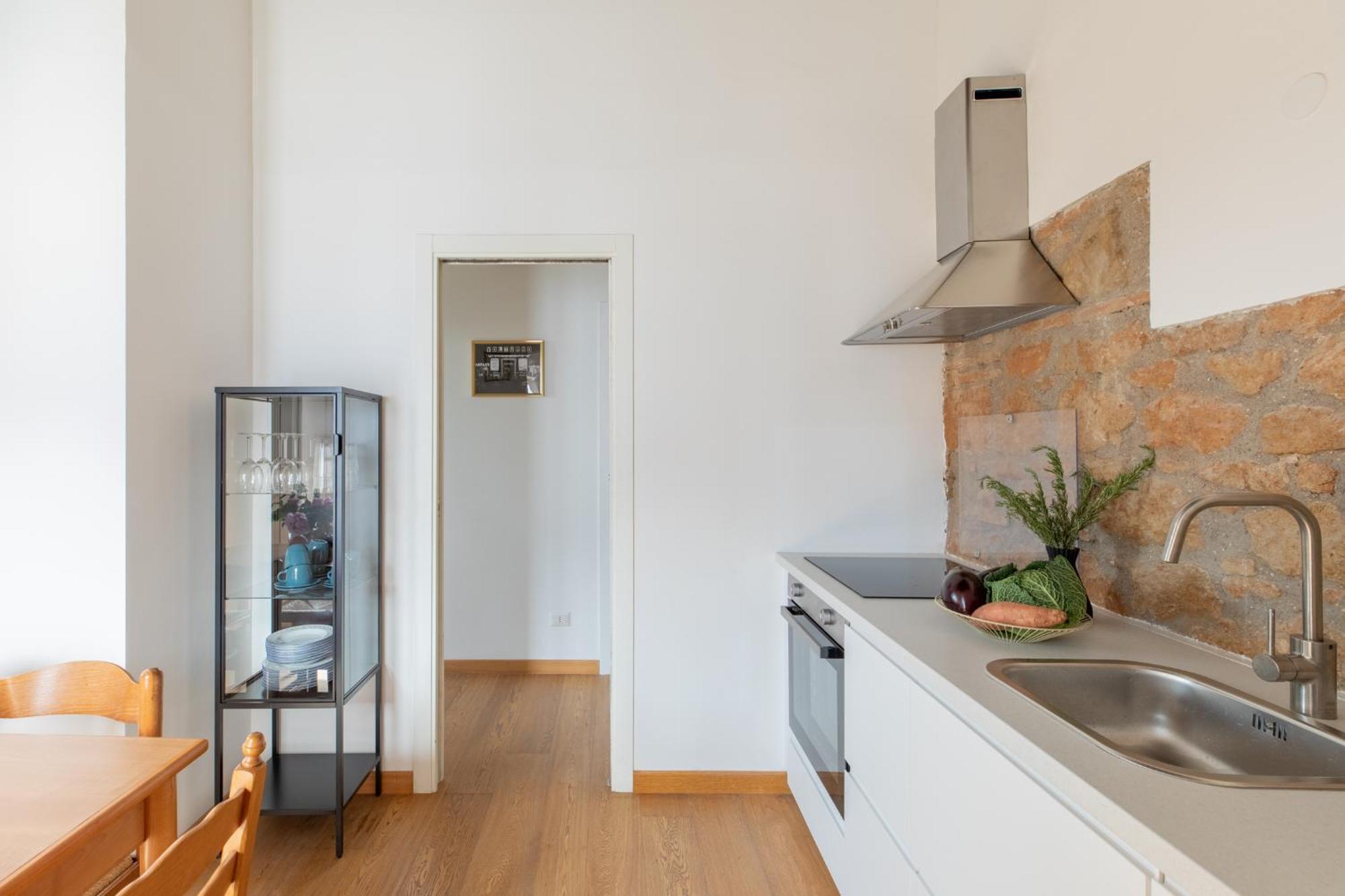Iflat Minimal Design In The Heart Of Apartment Rom