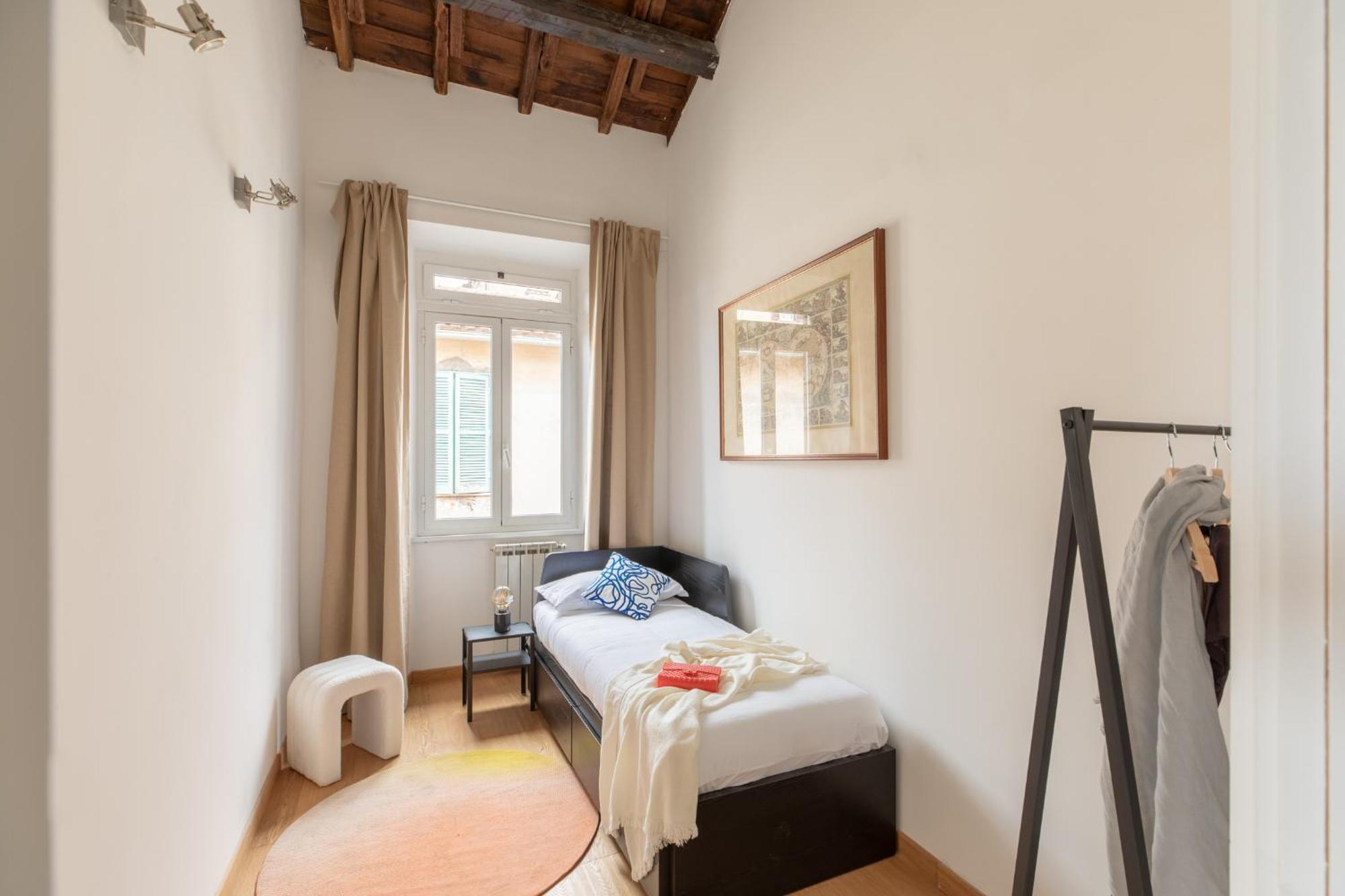 Iflat Minimal Design In The Heart Of Apartment Rom