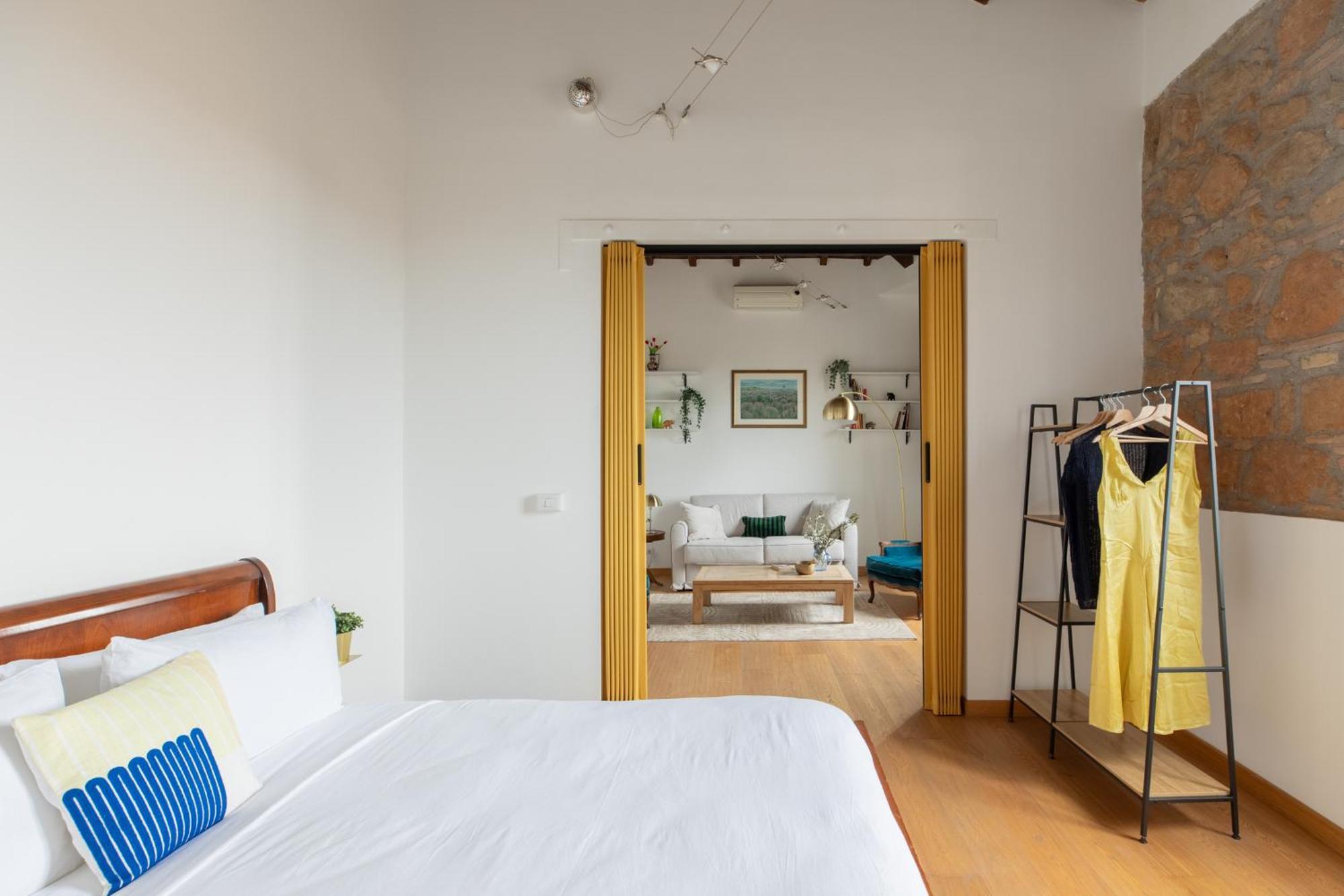 Iflat Minimal Design In The Heart Of Apartment Rom